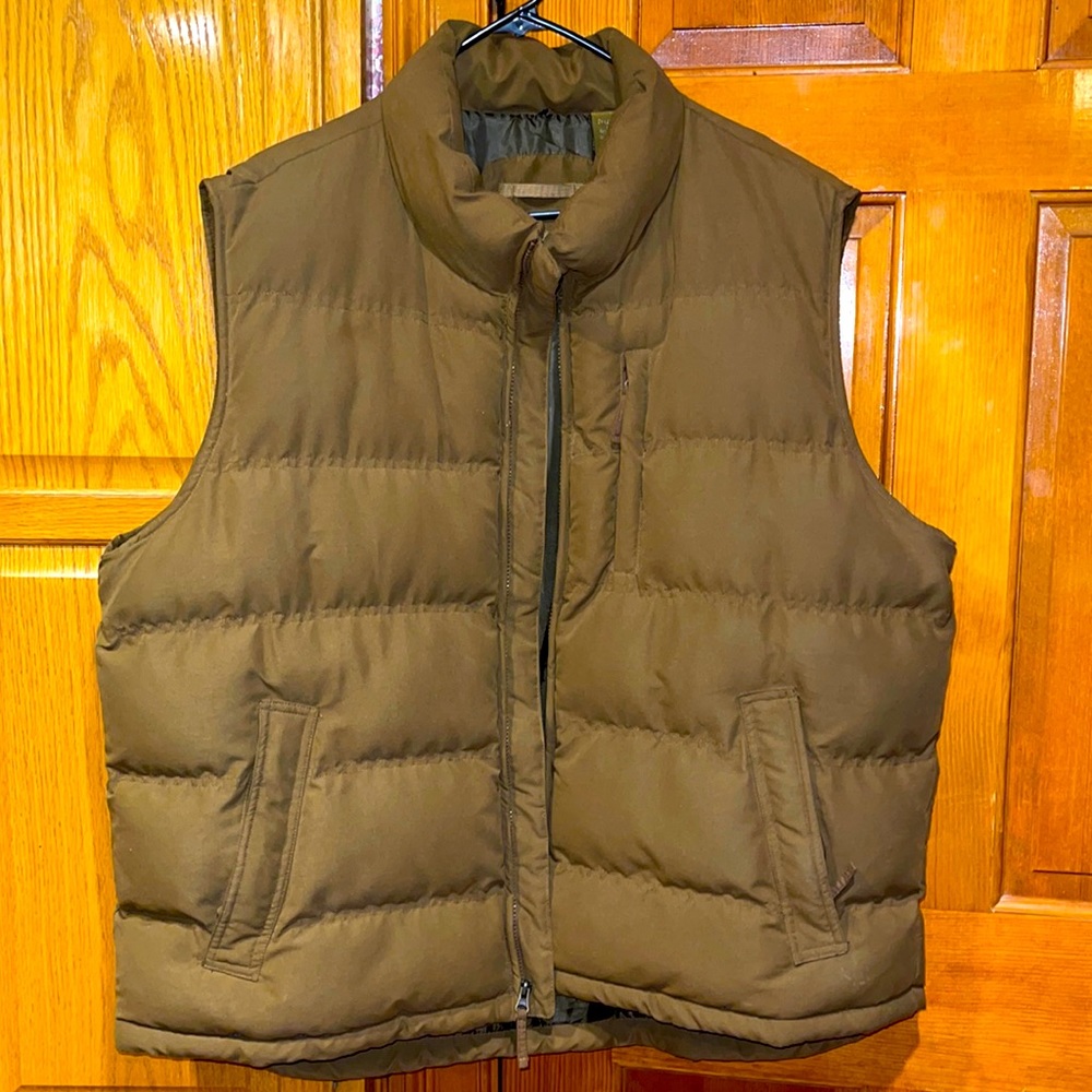 St. John’s Bay Men Puffer Vest 2XLT w/2 side pockets and 1 zip chest pocket $24